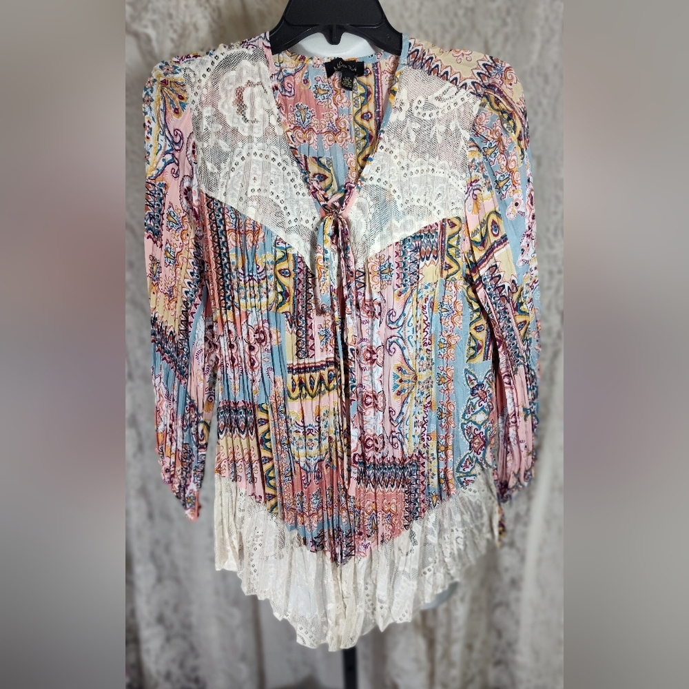 Melissa Paige Romantic Lacey Top Ivory Blue Pink Print Nwot